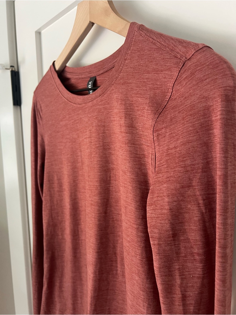Vuori Lux Crew Long Sleeve Shirt Women’s Small Rust Heather - Picture 5 of 10